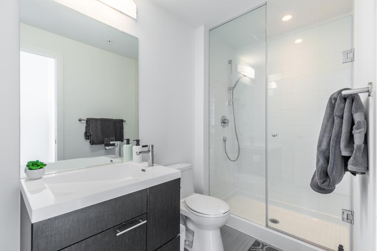 Luxury 2 Bedroom In The Heart Of Entertainment District W/ Cn Tower View Toronto Exterior foto